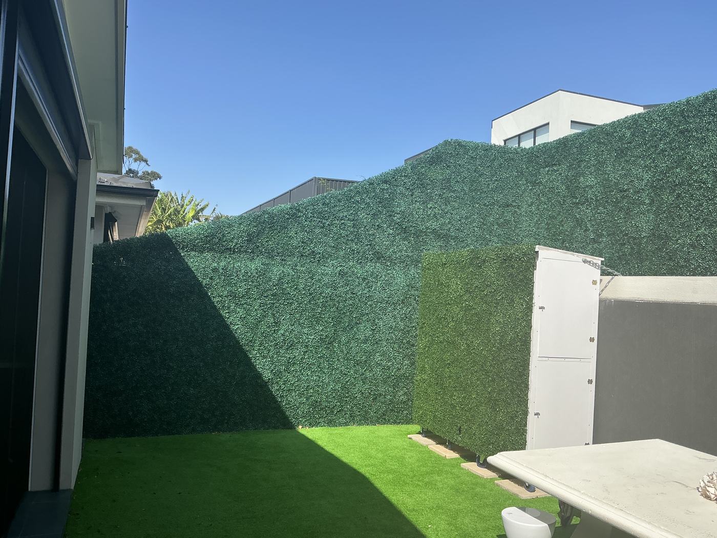 Hedge wall for instant privacy